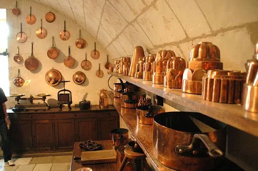 کشف گنجینه های پنهان در سمساری ها (ظروف مسی دست دوم)