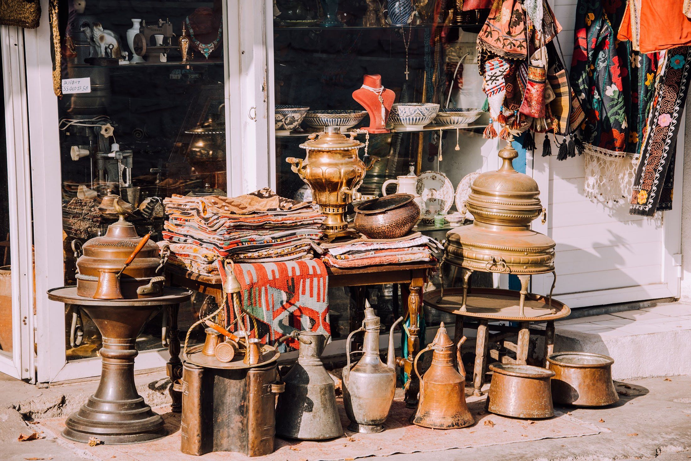 تأثیر قیمت‌گذاری و ارزش‌یابی بر خرید و فروش عتیقه‌ها در بازار دست‌دوم