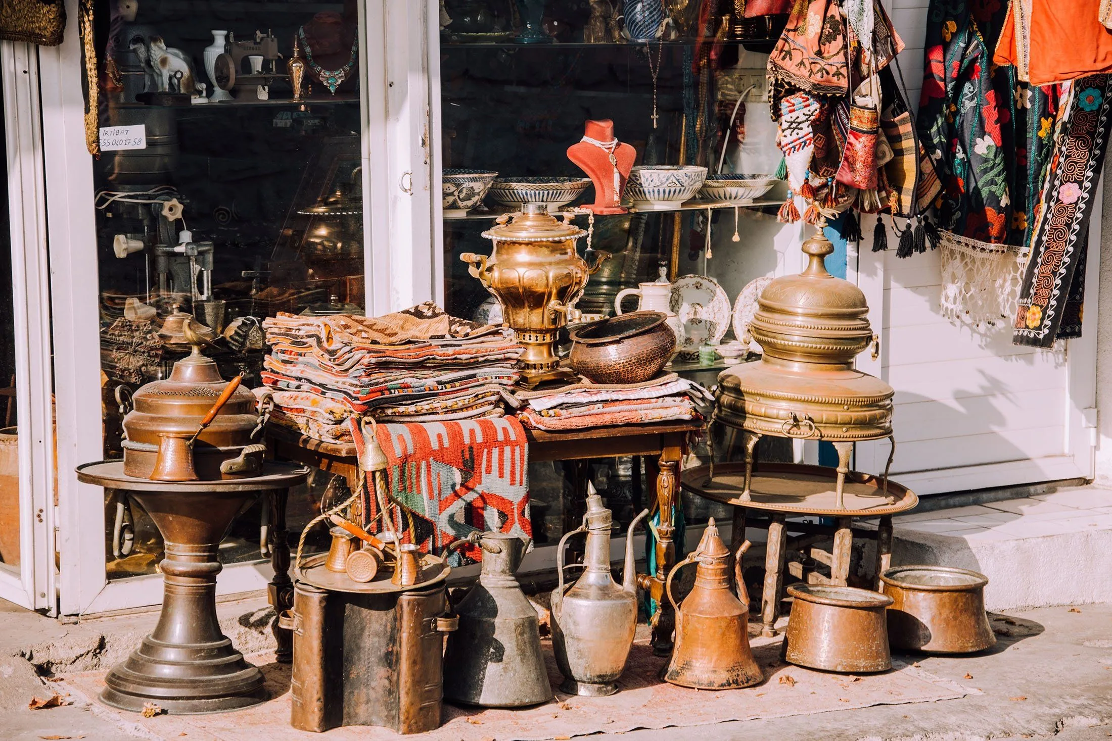 تأثیر قیمت‌گذاری و ارزش‌یابی بر خرید و فروش عتیقه‌ها در بازار دست‌دوم