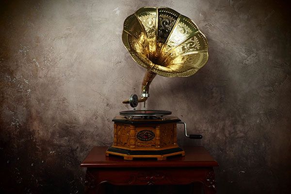 بهترین خریدار گرامافون قدیمی کیست و گرامافون آنتیک شما چقدر می‌ارزد؟