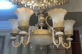 خریدار لوستر چگونه لوستر قدیمی و آنتیک را با بالاترین قیمت خریداری می‌کند؟