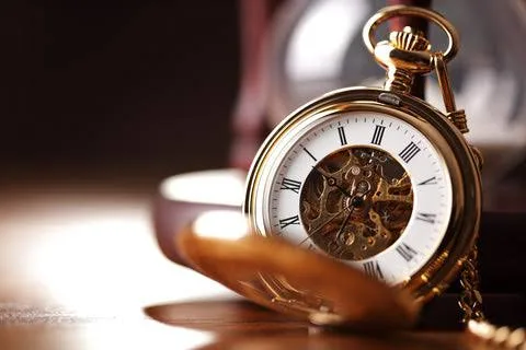 بررسی برند موتور قاب و وضعیت ساعت جیبی قدیمی