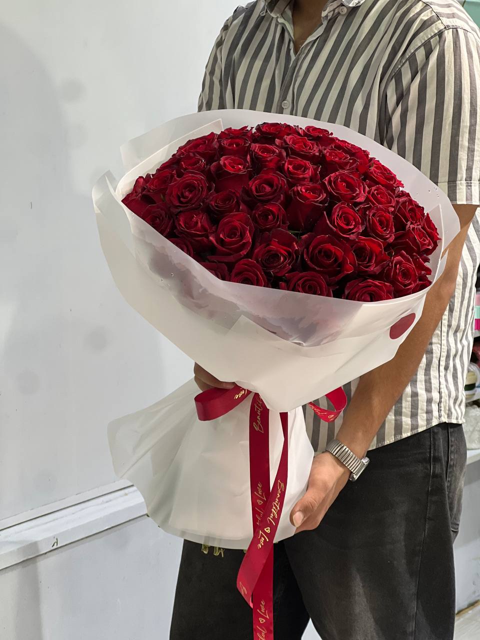 دسته گل رز نیا